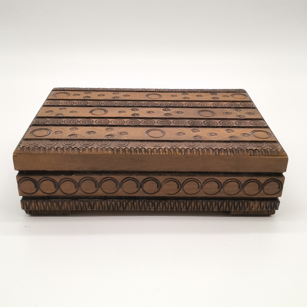 Vintage Polish Folk Art Hand-Carved Linden Wood Trinket Box - Picture 4 of 12